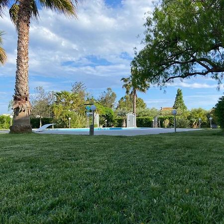 Villa Rosella - Appartamento 1 - Con Piscina - A 150 M Dal Mare Casa Margherita Luaran gambar