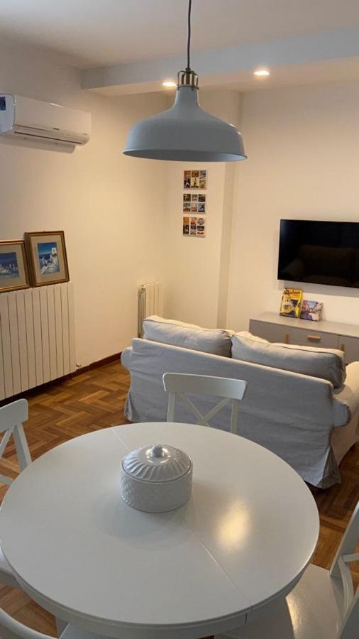Villa Rosella - Appartamento 1 - Con Piscina - A 150 M Dal Mare Casa Margherita Luaran gambar