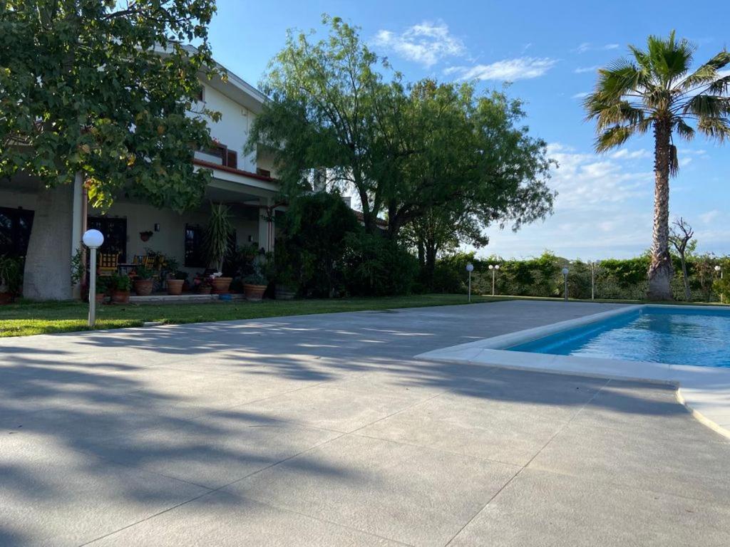 Villa Rosella - Appartamento 1 - Con Piscina - A 150 M Dal Mare Casa Margherita Luaran gambar