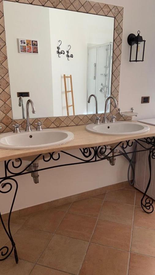 Villa Rosella - Appartamento 1 - Con Piscina - A 150 M Dal Mare Casa Margherita Luaran gambar