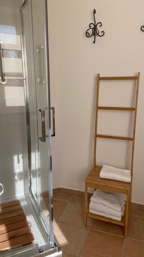 Villa Rosella - Appartamento 1 - Con Piscina - A 150 M Dal Mare Casa Margherita Luaran gambar